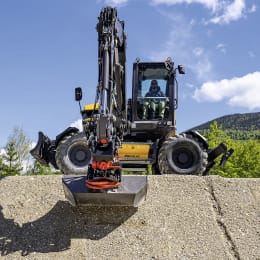 Lifestyle: MECALAC Mobilbagger 11MWR Hubkraft 4.000 kg, Leistung 55,4 kW (75 PS) bei 2.200 min⁻¹, 0 – 20 km/h