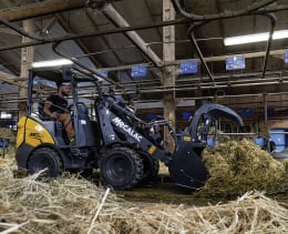 Lifestyle: MECALAC Radlader MCL2, Hubkraft 1.242 daN