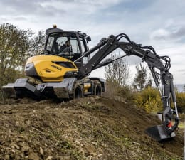 Lifestyle: MECALAC Mobilbagger 7MWR Hubkraft 3.000 kg, Leistung 55,4 kW (75 PS) bei 2.300 min⁻¹, 0 – 30 km/h