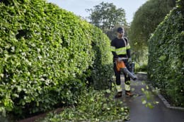 Lifestyle: Husqvarna® Akku-Laubbläser 530iB