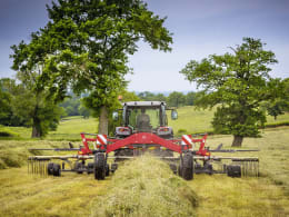 Lifestyle: Massey Ferguson Schwader MF RK 2 Kreisel, Schwad mittig