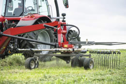 Lifestyle: Massey Ferguson Schwader MF RK 4 Kreisel, Schwad mittig