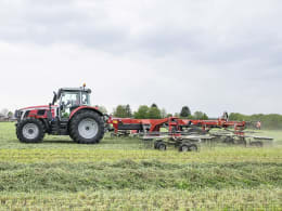 Lifestyle: Massey Ferguson Schwader MF RK 4 Kreisel, Schwad mittig