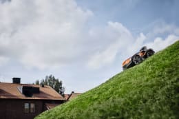 Lifestyle: Husqvarna® Mähroboter Automower® 535 AWD EPOS®