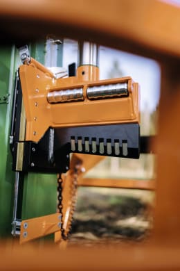 Produktbild: Posch Holzspalter HydroCombi mit hydraulischem Spaltmechanismus in Orange und Grün