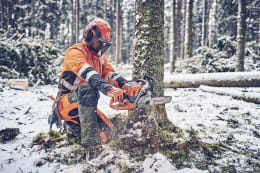 Lifestyle: Husqvarna® Benzin-Kettensäge 560 XP® Mark II