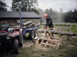 Lifestyle: Husqvarna® Akku-Kettensäge 435i Schienenlänge 35,6 cm