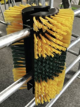 Lifestyle: Patura Kratzbürste Multifix 300 x 500 x 140 mm für Bullen, Kälber, Rinder, Pferde, Ponys, Schafe, Ziegen