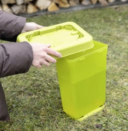 Produktbild: KERBL Geflügeltränke grün mit Standfüßen und abnehmbarem Deckel