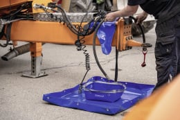 Lifestyle: DERBLAUE® Serviceset aus Auffangwanne Profi, Rutsche, Spritzschutz und Beutel