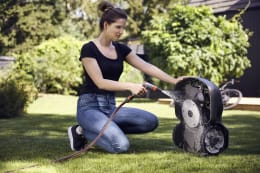 Lifestyle: Husqvarna® Mähroboter Automower® 315 Mark II