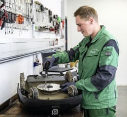 Lifestyle: BayWa Mähroboter-Service Inspektion Premiumpaket für Husqvarna, Stihl, Kress, Gardena