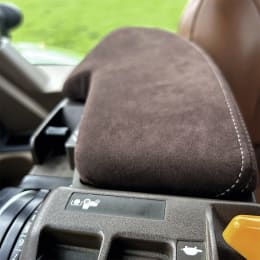 Produktbild: Armlehne ALJ3 Alcantara braun, für John Deere Traktor, Selbstfahrspritze