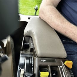 Produktbild: Armlehne ALJ3 Kunstleder braun, für John Deere Traktor, Selbstfahrspritze