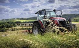 Lifestyle: Massey Ferguson Traktor MF 5M