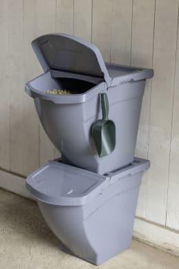 Lifestyle: KERBL Futterbox 40 l, 390 x 345 x 578 mm, stapelbar, mit Deckel, für die Aufbewahrung von Tierfutter