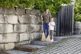 Lifestyle: KERBL Reisstrohbesen Mini für Kinder 100 cm