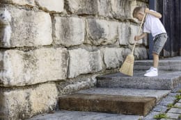 Lifestyle: KERBL Reisstrohbesen Mini für Kinder 100 cm