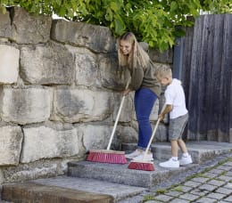 Lifestyle: KERBL Straßenbesen Mini Breite 31 cm, für Kinder ab 5 Jahren