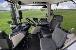 Lifestyle: Massey Ferguson Traktor MF 8S XTRA