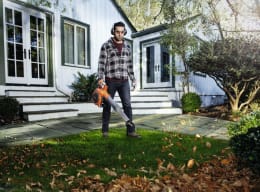 Lifestyle: Husqvarna® Benzin-Laubbläser 125B