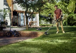 Lifestyle: Husqvarna® Akku-Rasentrimmer Aspire® T28-P4A