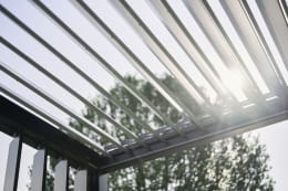 Lifestyle: biohort® Pergola quarzgrau-metallic, Lamellendach weiß