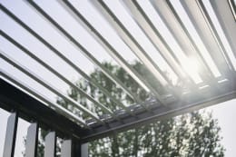 Lifestyle: biohort® Pergola quarzgrau-metallic, Lamellendach silber-metallic