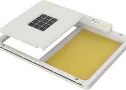 Produktbild: Hühnerklappe All-in-one 54 x 45 cm mit Solarmodul für Geflügel, von Chick'A®