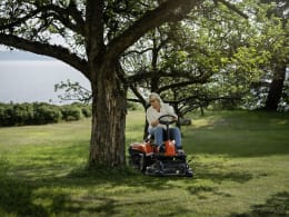 Lifestyle: Husqvarna® Akku Rider R 112iC
