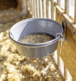 Produktbild: KERBL Eimerhalter 280 mm, rund, zum Anschrauben, mit Auswurfsicherung, klappbar