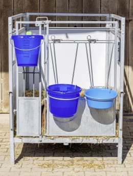 Lifestyle: KERBL Fressplatzsperre für Kälberiglu und Kälberbox, 2 St.