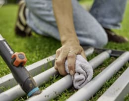 Lifestyle: GARDENA Rasenrakel für großflächiges Verteilen von Erde und Sand