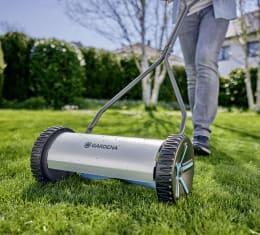 Lifestyle: GARDENA Spindelmäher Comfort 330 für Rasenflächen bis 150 m²