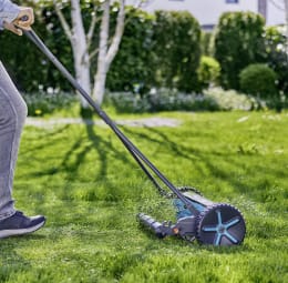 Lifestyle: GARDENA Spindelmäher Comfort 330 für Rasenflächen bis 150 m²
