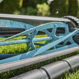 Lifestyle: GARDENA Spindelmäher Comfort 400 für Rasenflächen bis 250 m²
