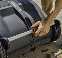 Lifestyle: GARDENA Rasenkehrmaschine für Rasenflächen, Wege, Terrassen