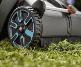 Produktbild: GARDENA Rasenkehrmaschine für Rasenflächen, Wege, Terrassen
