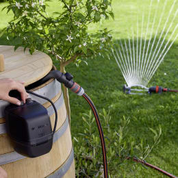 Produktbild: GARDENA Akku-Regenfasspumpe 2600 Comfort
