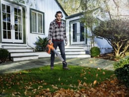 Lifestyle: Husqvarna® Benzin-Laubbläser 125BVX
