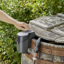 Lifestyle: GARDENA Akku-Regenfasspumpe 2000/2 18V P4A