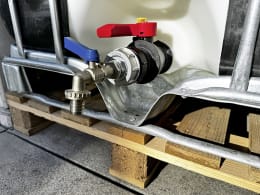 Lifestyle: Geka® Adapter G 3/4 IG, S 60 x 6 IG mit Kugelauslaufventil, für IBC-Tank