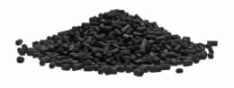 Produktbild: DEXOLA Aktivkohle Plus, schwarze Aktivkohle-Pellets auf weißem Hintergrund