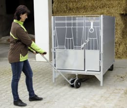 Lifestyle: KERBL Fahrvorrichtung für Kälberbox klein und groß