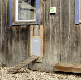 Lifestyle: KERBL Türöffner mit Seilzug für automatische Hühnerklappe