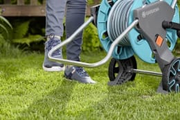 Lifestyle: GARDENA Schlauchwagen CleverRoll M für Gartenschlauch, Wasserschlauch
