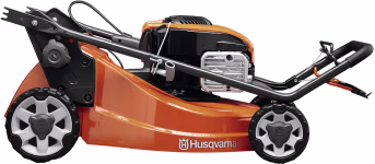 Produktbild: Husqvarna® Rasenmäher in Orange mit schwarzem Griff, Seitenansicht