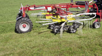 Lifestyle: Pöttinger Schwader Top 612 C 5,90 m, 2 Kreisel, Schwad mittig, feste Arbeitsbreite, Unterlenker mit Rohrbügel