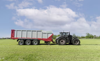 Lifestyle: Pöttinger Ladewagen Jumbo 7540 Ladevolumen 54 m³ mit Mehrzweck-Rotor