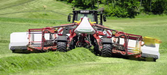 Lifestyle: Pöttinger Bandschwader Mergento VT 9220 Schwadablage mittig, seitlich, gezogen, Heck
